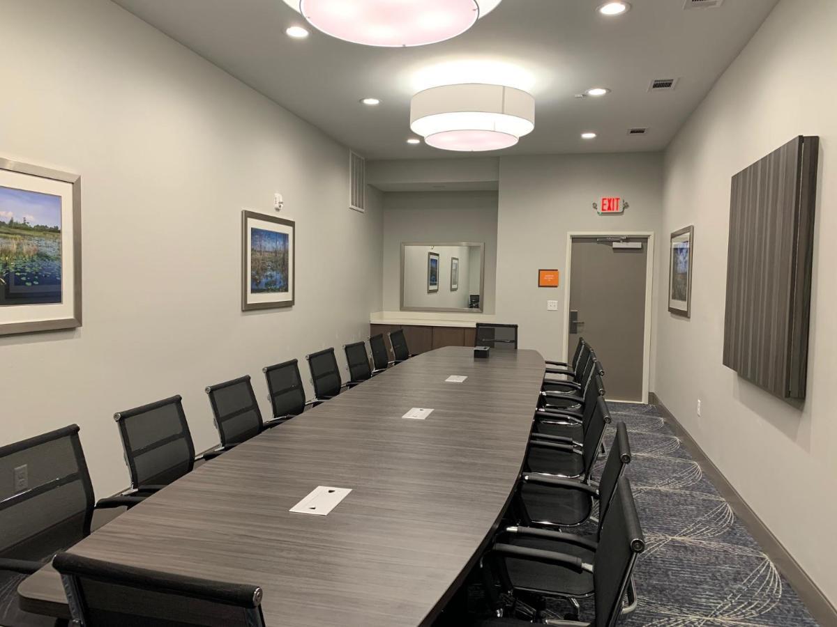 La Quinta Inn & Suites By Wyndham Тифтон Экстерьер фото